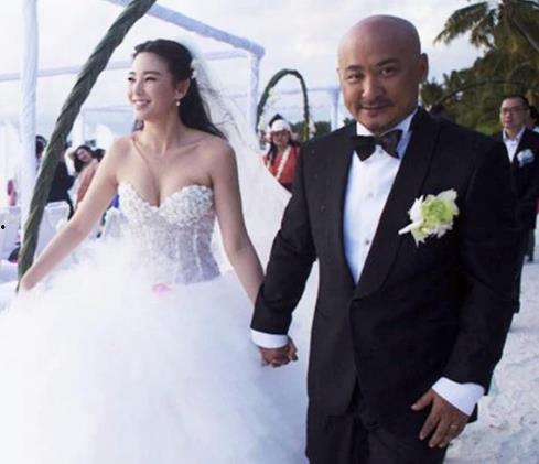 明星结婚吵架,甜蜜婚礼后的争吵风云