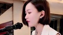 弹琴女网红,网红弹琴演绎古典魅力