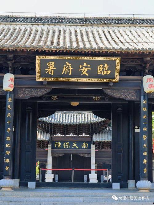 云南建水小火车网红店