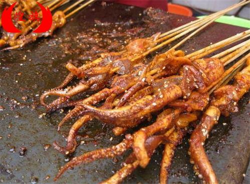 魏县网红铁板鱿鱼串,街头美食新宠，火辣滋味征服味蕾