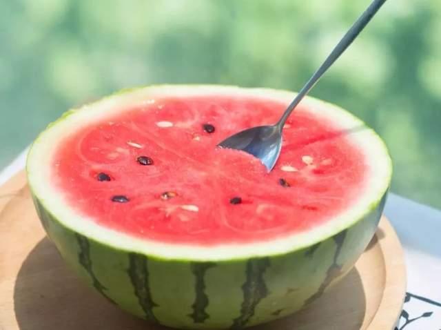 怎么制作娱乐吃瓜封面